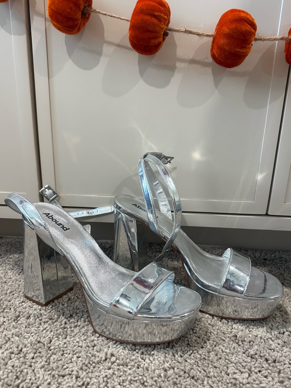 ✨ Abound Silver Metallic Platform Block Heels with Ankle Strap sz 8